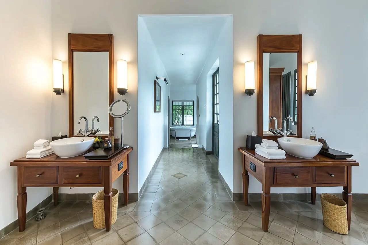 Salle de bain rénovée avec double vasque